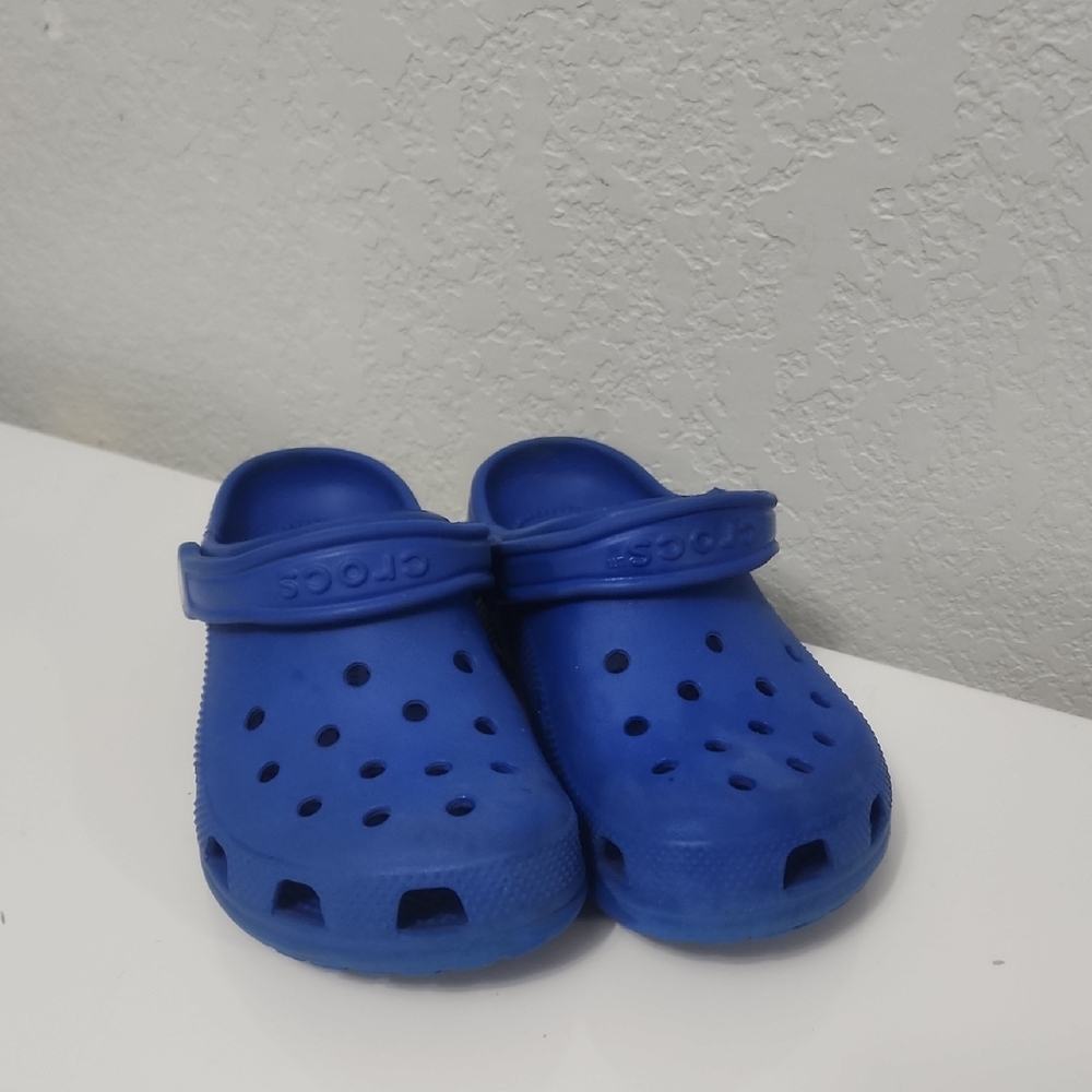 CROCS Kids Vibrant Blue Water Shoes